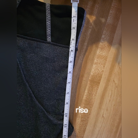 Lululemon Athletica Black and Gray Capri Leggings (YLEG8) - Picture 3 of 9